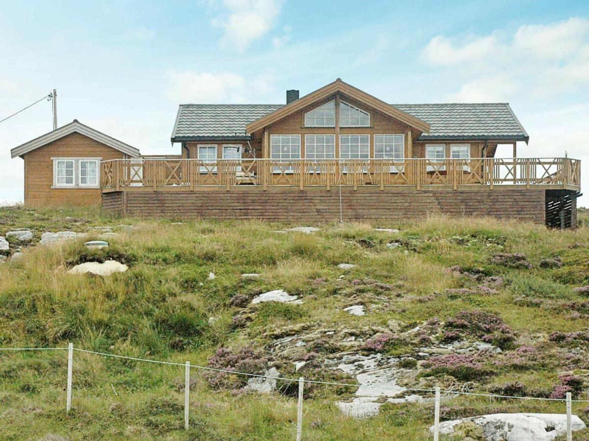 Three-Bedroom Holiday Home In Dyrvik Tuvnes Ruang foto