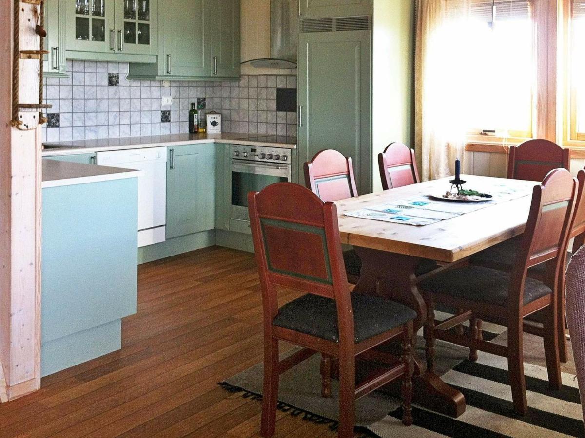Three-Bedroom Holiday Home In Dyrvik Tuvnes Ruang foto